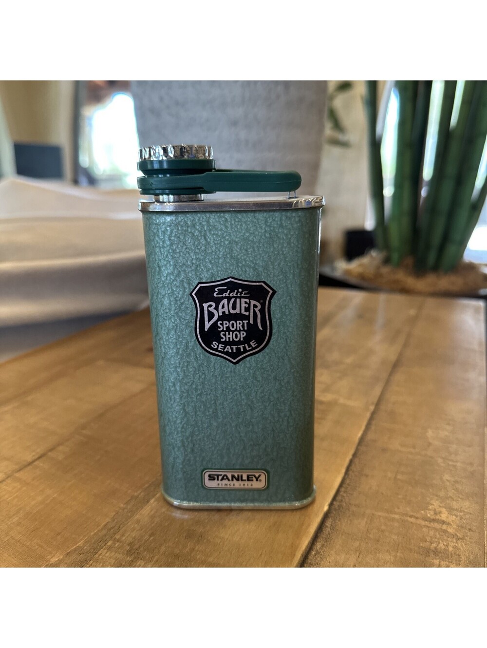 Stanley 8 oz Easy Fill Flask Hammertone Green Eddie Bauer Sport Shop Seattle